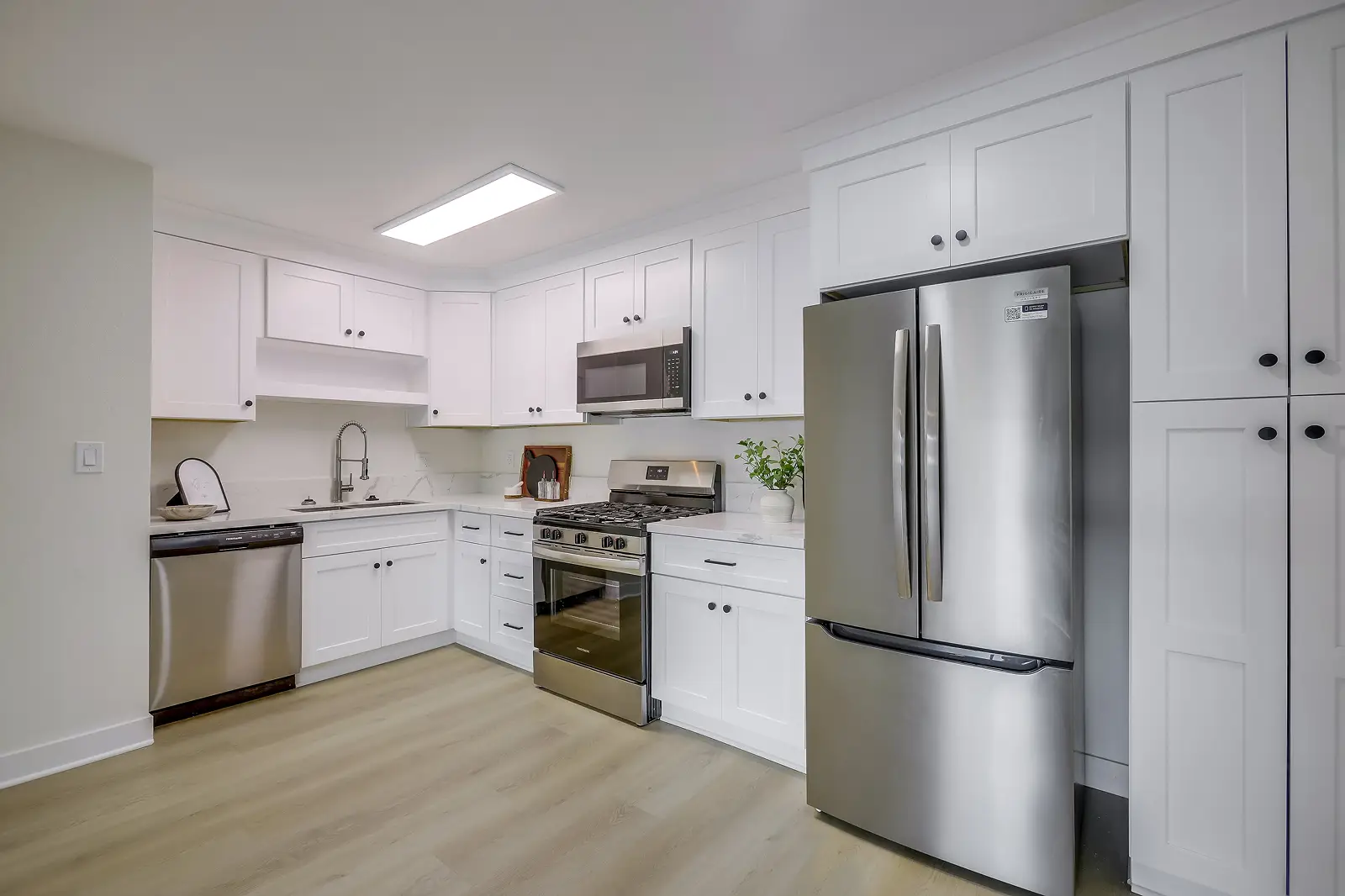 Gallery of model units and common areas at VIVA Apartment Homes, Anaheim, CA.
